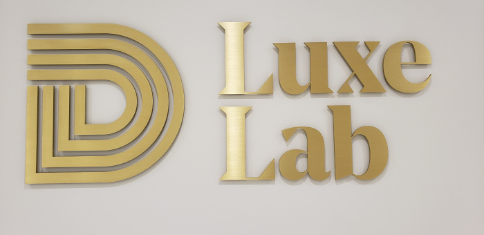 Brushed-brass-3D-logo-Luxe