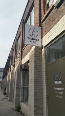 Wonderpens pole banner