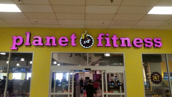 Channel letters Planet fitness