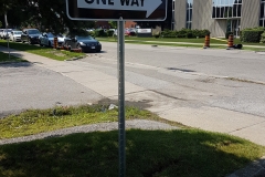 One way traffic sign